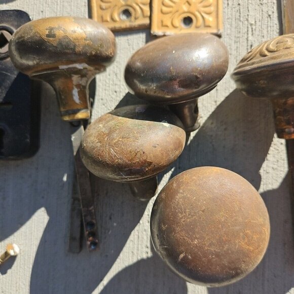 Vintage Brass Door Hardware Lot Antique Knobs Lock Chamber Cover Hinges Screws - Picture 10 of 16